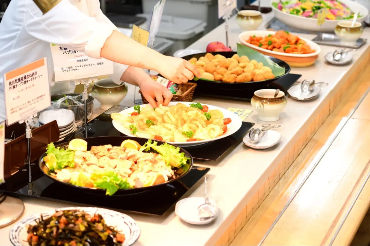 ▲クレヨンハウス東京店 1階オーガニックレストラン「広場」ビュッフェイメージ