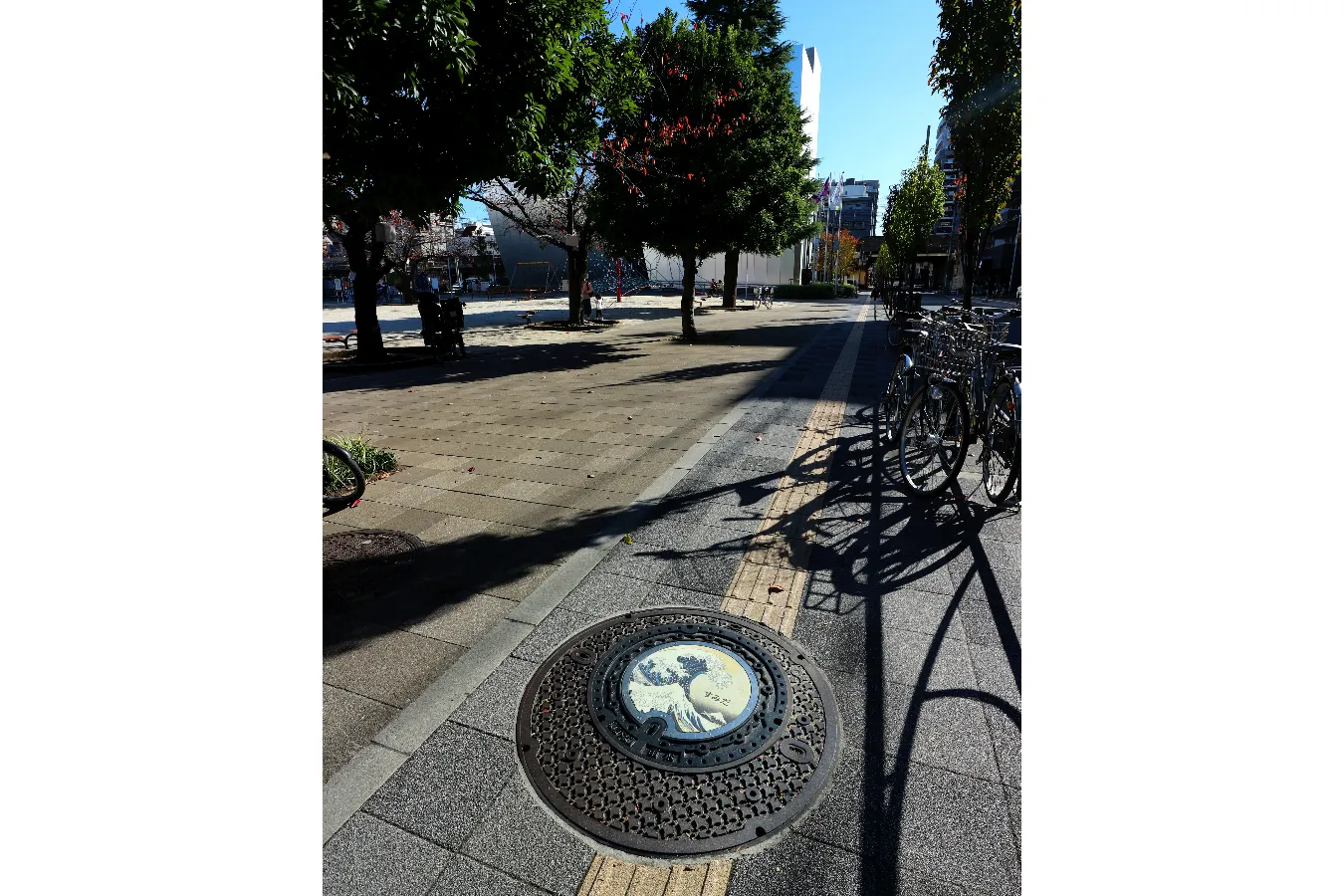 ▲奥に見えるのは「すみだ北斎美術館」
