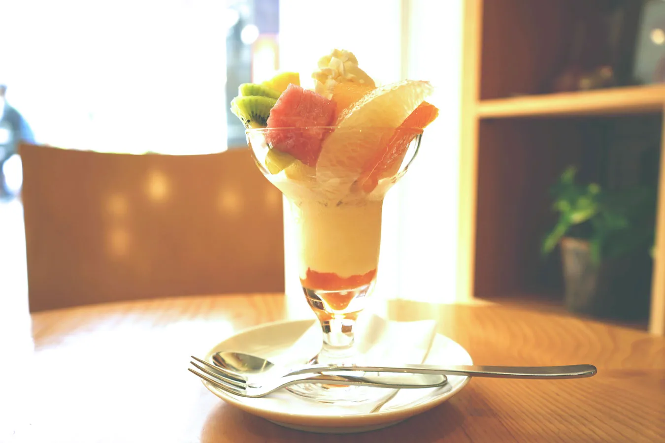 ▲本日のフルーツパフェ（1,200円）