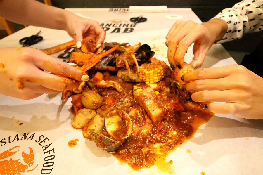 【新宿】カニやエビを手づかみで！シーフード「DANCING CRAB東京」