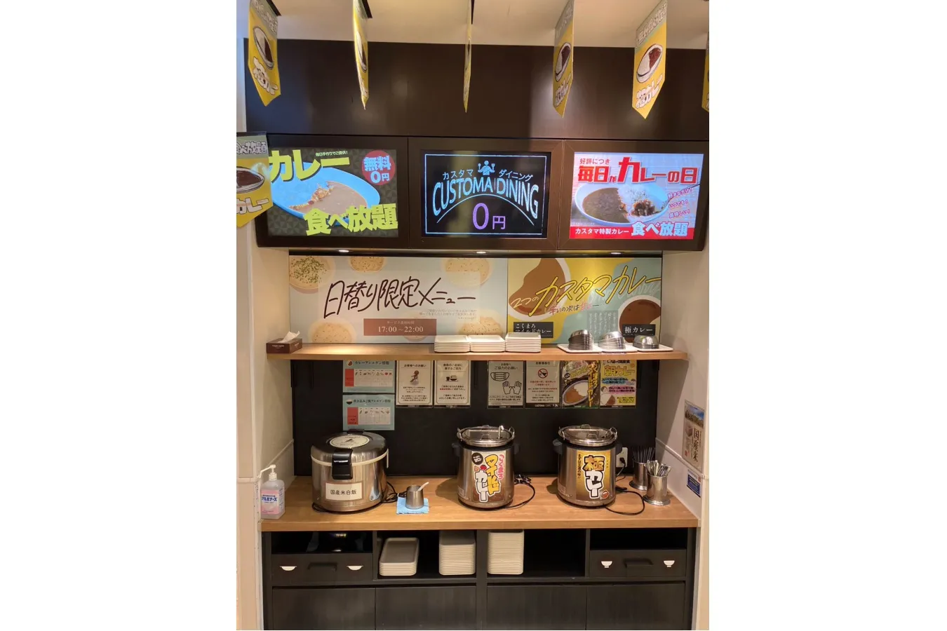 ▲写真提供：CUSTOMA CAFE 歌舞伎町店