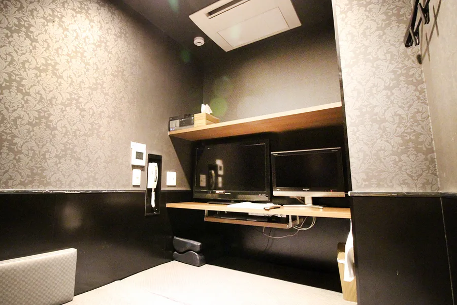 【新宿】ネットカフェ「カスタマカフェ」でゴロゴロデート
