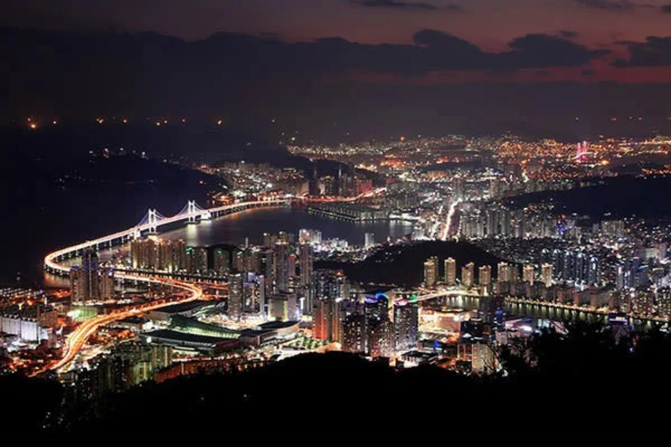 ▲荒嶺山の夜景