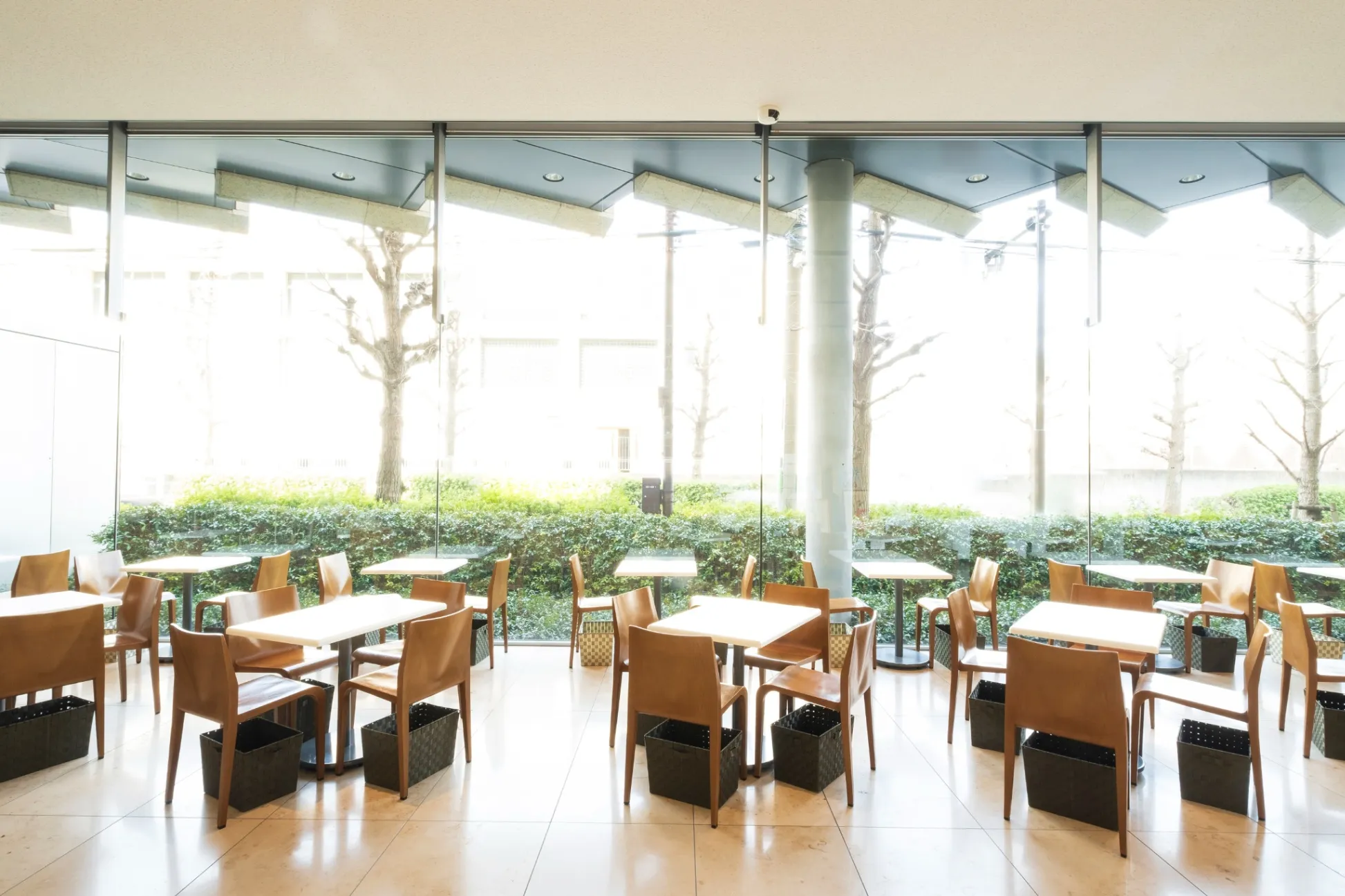 Cafe 椿（2025年春号Vol.9の表紙）