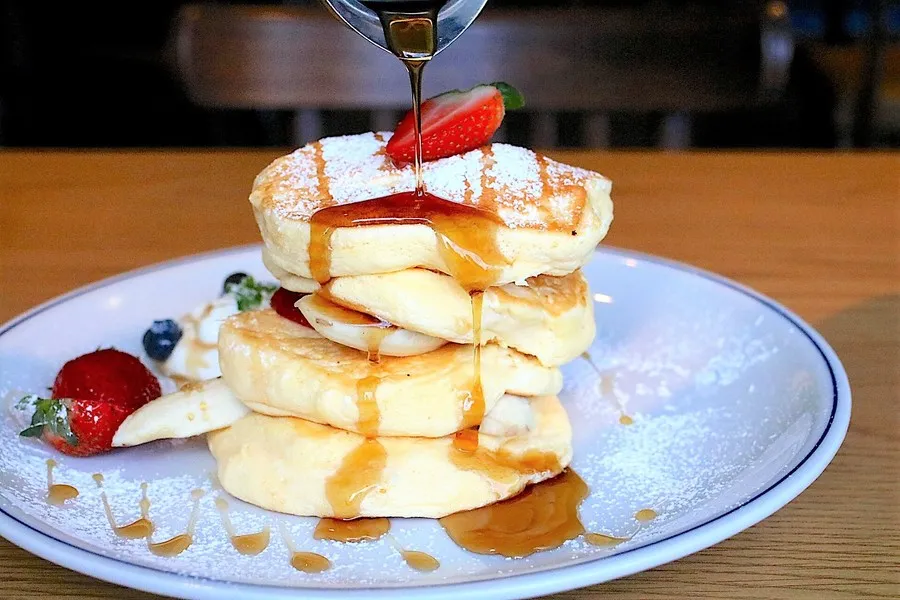 ふわっふわパンケーキが人気！新宿駅を見下ろす穴場カフェがまったりデートにオススメだった