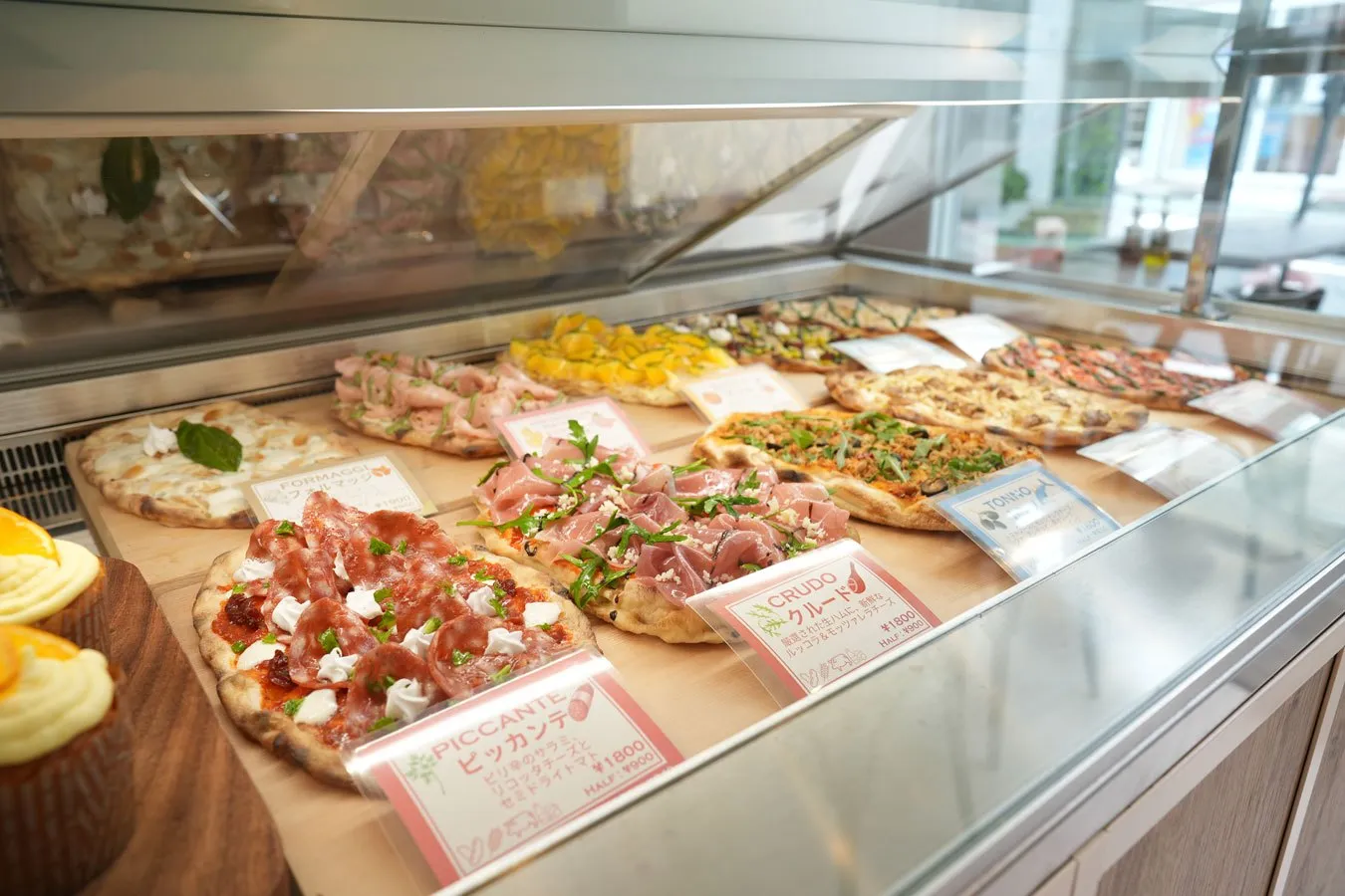 “ピンサ・ロマーナ”って知ってる？新感覚ピッツァが絶品の「Bontà Italia」へ_1251708