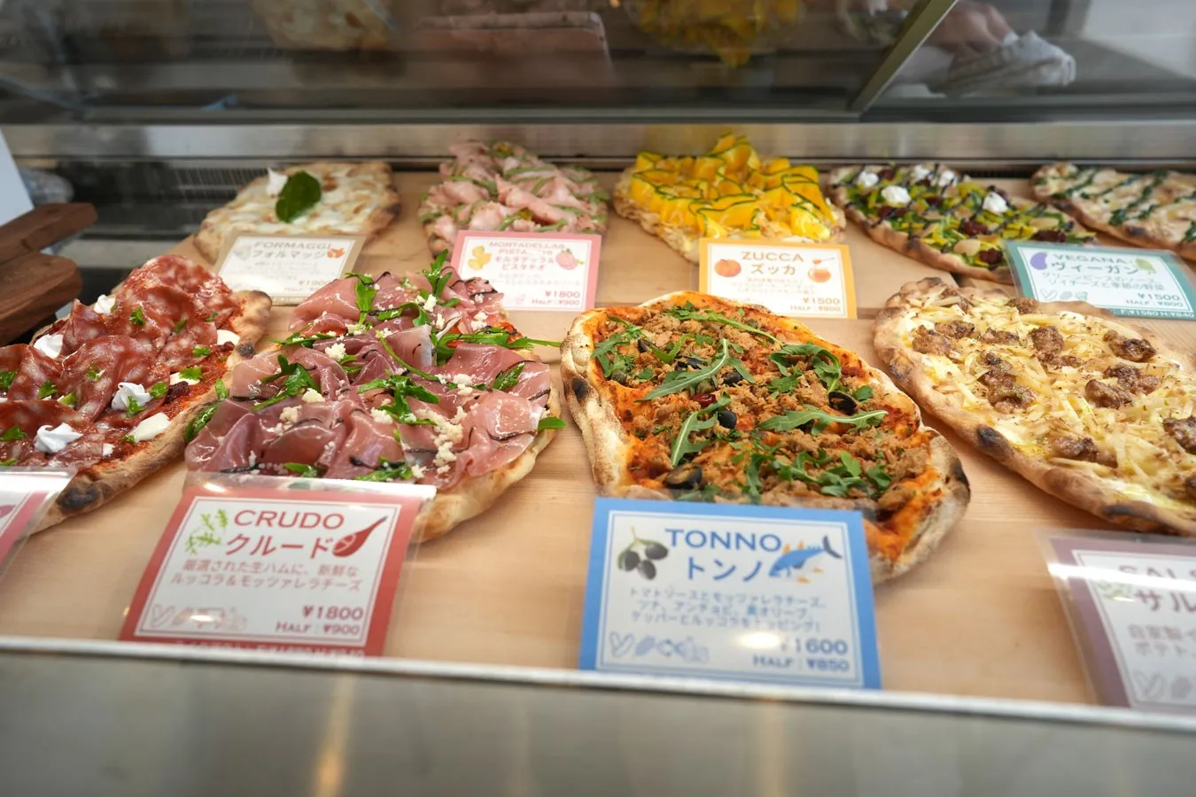 “ピンサ・ロマーナ”って知ってる？新感覚ピッツァが絶品の「Bontà Italia」へ_1251709