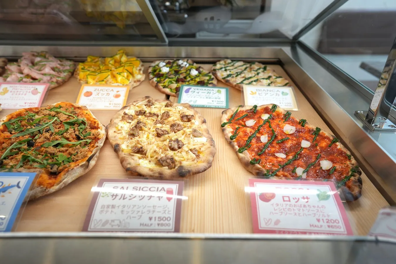 “ピンサ・ロマーナ”って知ってる？新感覚ピッツァが絶品の「Bontà Italia」へ_1251710