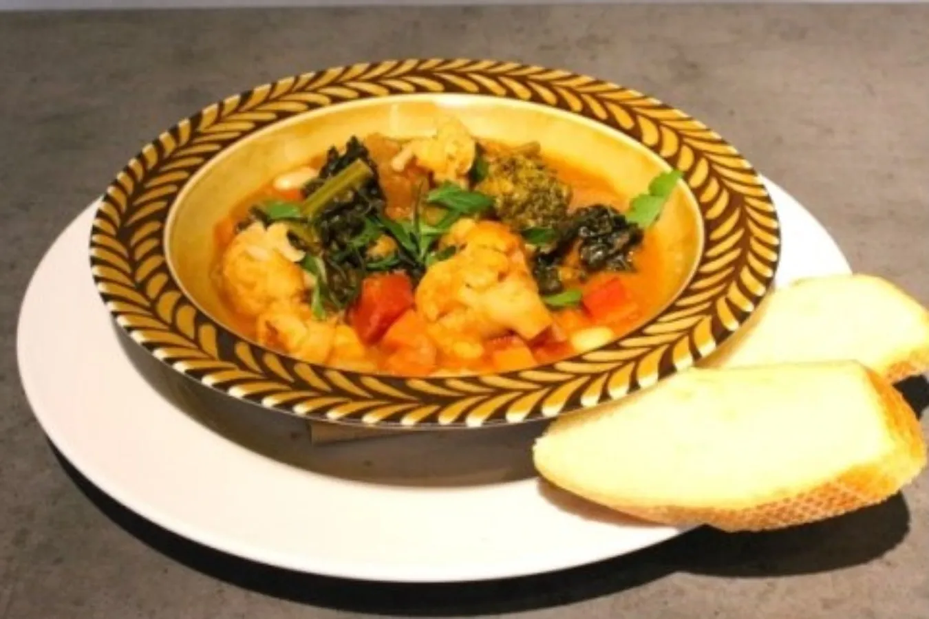 黒毛和牛100%の“贅沢バーガー”「ワイズ キッチン」が麻布十番にオープン_1294868