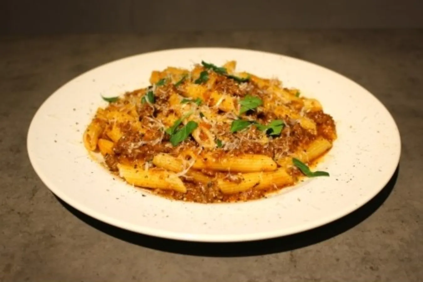 黒毛和牛100%の“贅沢バーガー”「ワイズ キッチン」が麻布十番にオープン_1294869