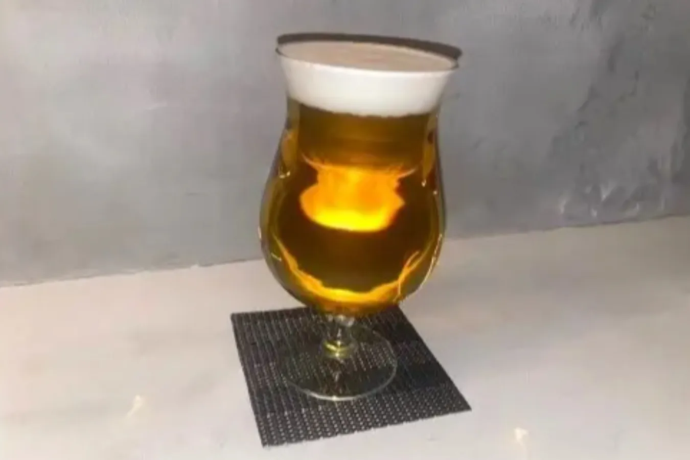 黒毛和牛100%の“贅沢バーガー”「ワイズ キッチン」が麻布十番にオープン_1294870