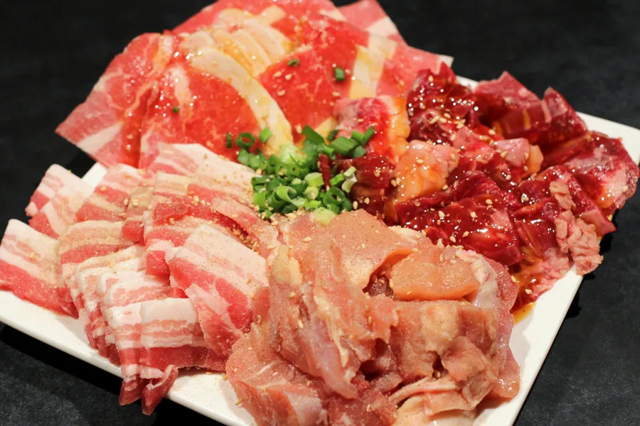 和牛カルビもホルモンも一皿たった100円！？渋谷「百えん屋」は24時間“肉充”できる焼肉パラダイスだった