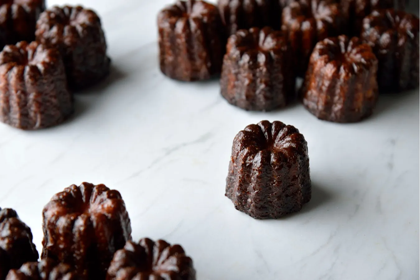 ▲「カヌレ」。焼き菓子にはすべてフランス・ブルターニュ産の発酵バターを使用している