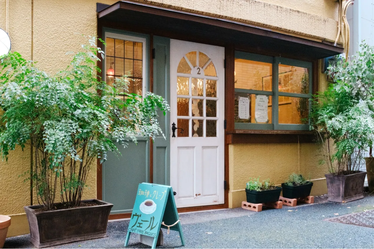 神保町の老舗喫茶「トロワバグ」の2号店。クレープが自慢の「トロワバグ ヴェール」_1974719