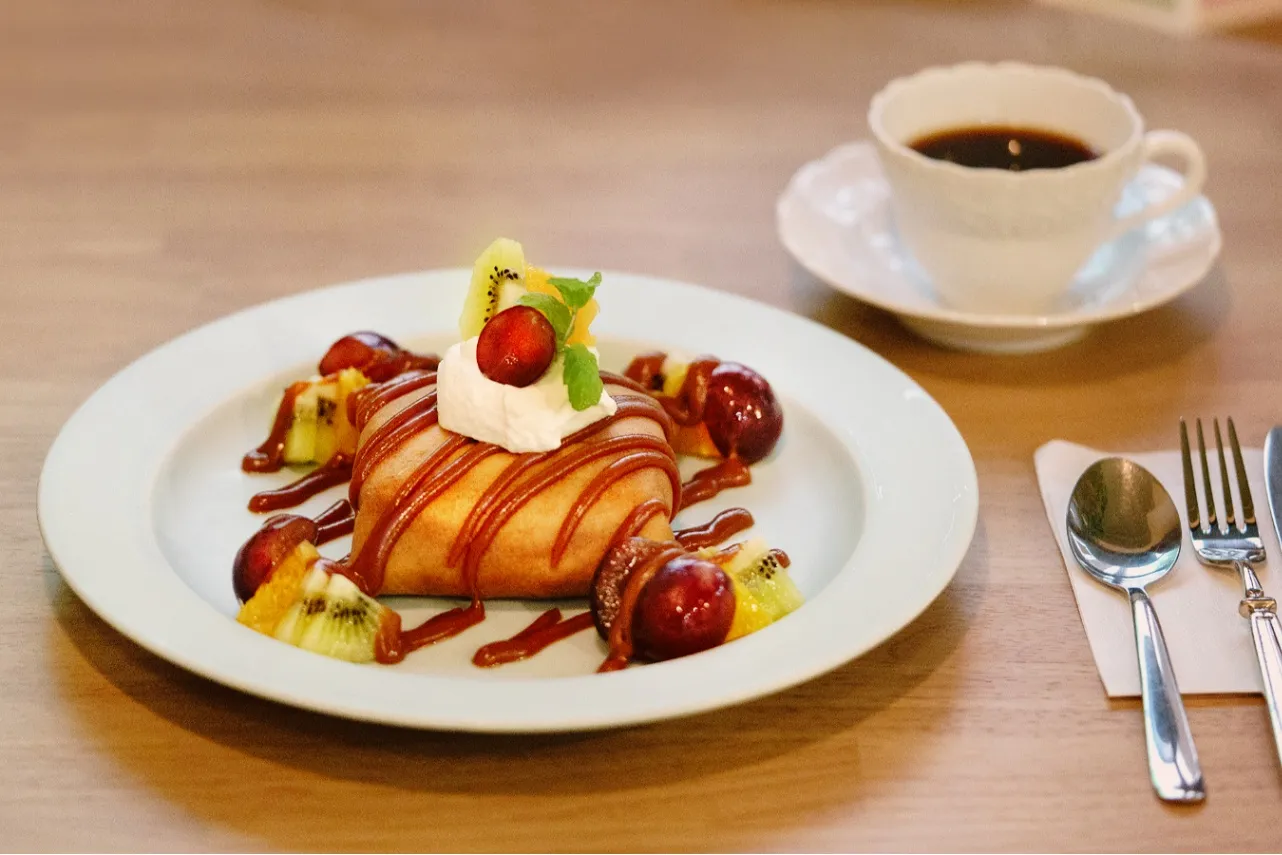 神保町の老舗喫茶「トロワバグ」の2号店。クレープが自慢の「トロワバグ ヴェール」_1974725