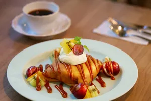 神保町の老舗喫茶「トロワバグ」の2号店。クレープが自慢の「トロワバグ ヴェール」