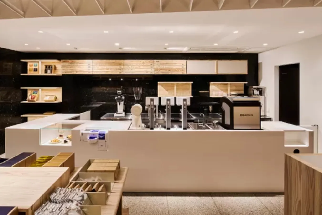 東京初進出！グランスタ丸の内にスペシャルティコーヒー専門店「ロクメイコーヒー」オープン_1656044