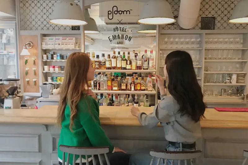渋谷で話題のおしゃれスポット「HOTEL EMANON」でガールズトークが盛り上がる♪【つながるおでかけ】