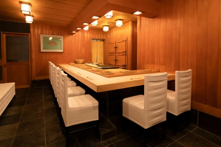 境内でいただく「すし いわお」が赤坂にオープン_292330