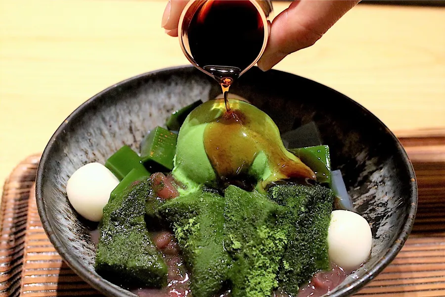 プルプル抹茶わらび餅とモチモチ白玉がたまらん！京都のあの老舗茶舗が手がける贅沢抹茶スイーツに夢中♪