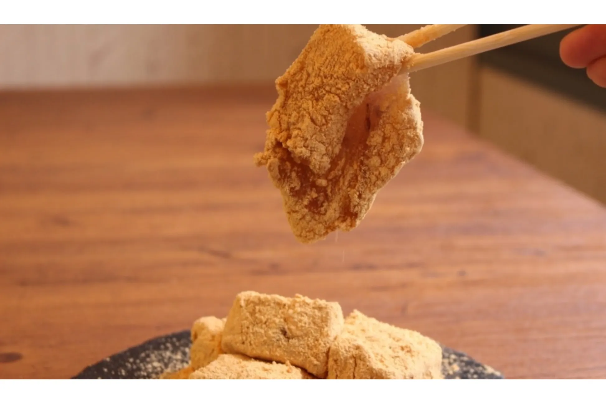 とろとろ食感の“生わらびもち”が名物！「とろり天使のわらびもち」鎌倉に