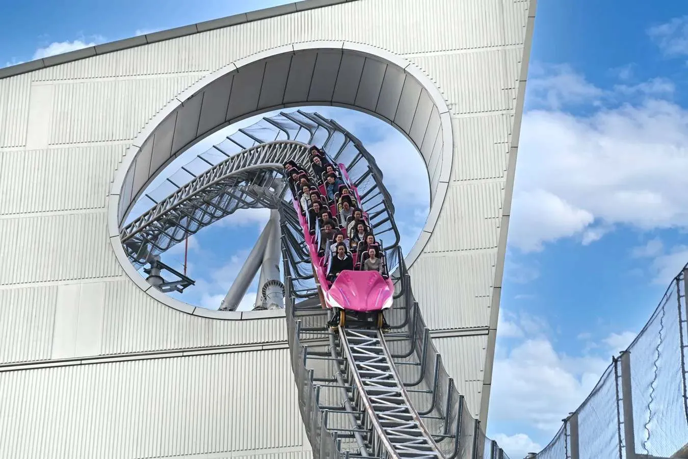 ▲ラクーアゾーン「サンダードルフィン」