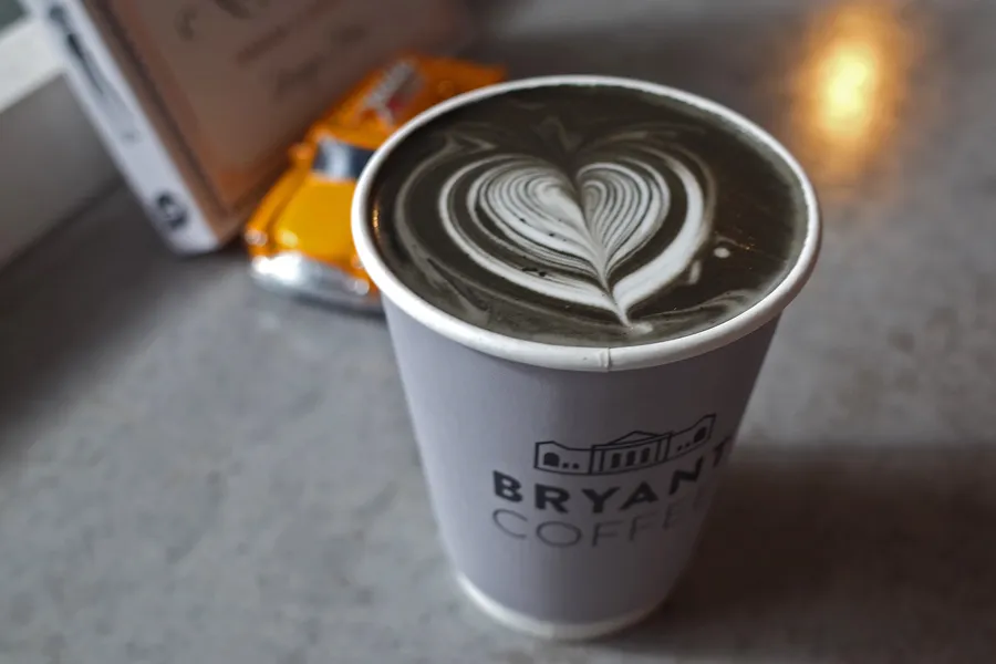 最強インスタ映えドーナツの姉妹店！話題のブラックラテも飲める「BRYANT COFFEE」に潜入♪