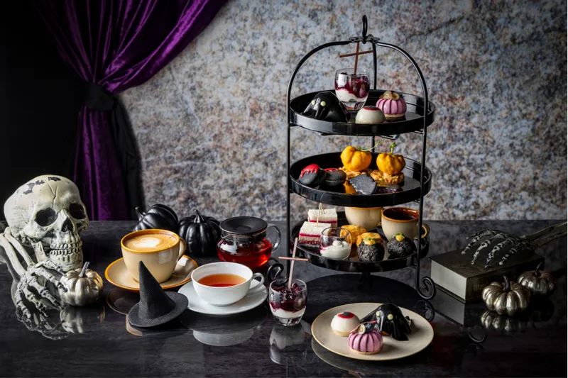 ブラックカラーに染まったハロウィンアフタヌーンティーが登場！「プルマン東京田町」で