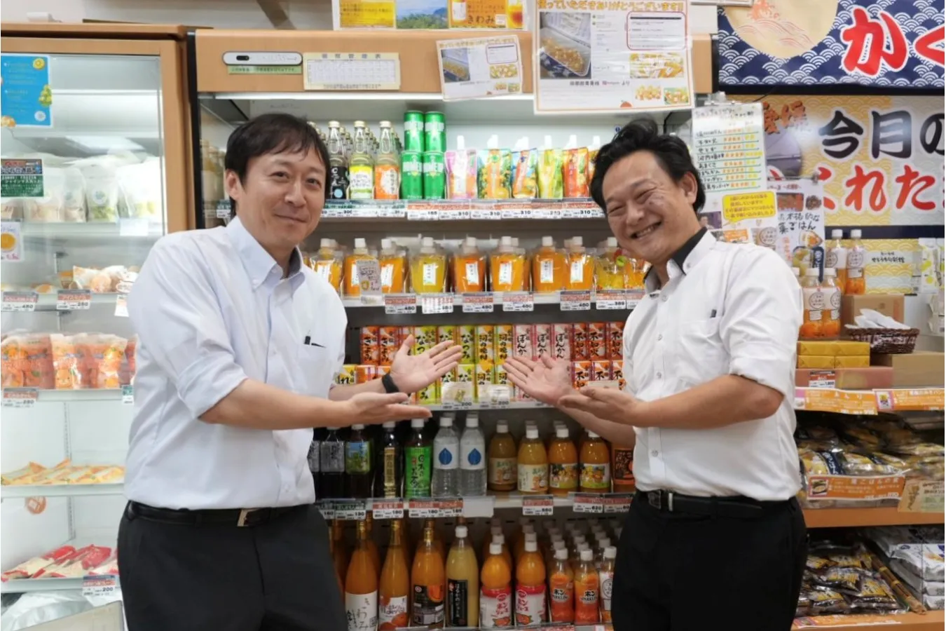 ▲えひめ観光物産プラザ所長の山本啓介さん（左）と店長の齋藤誠さん