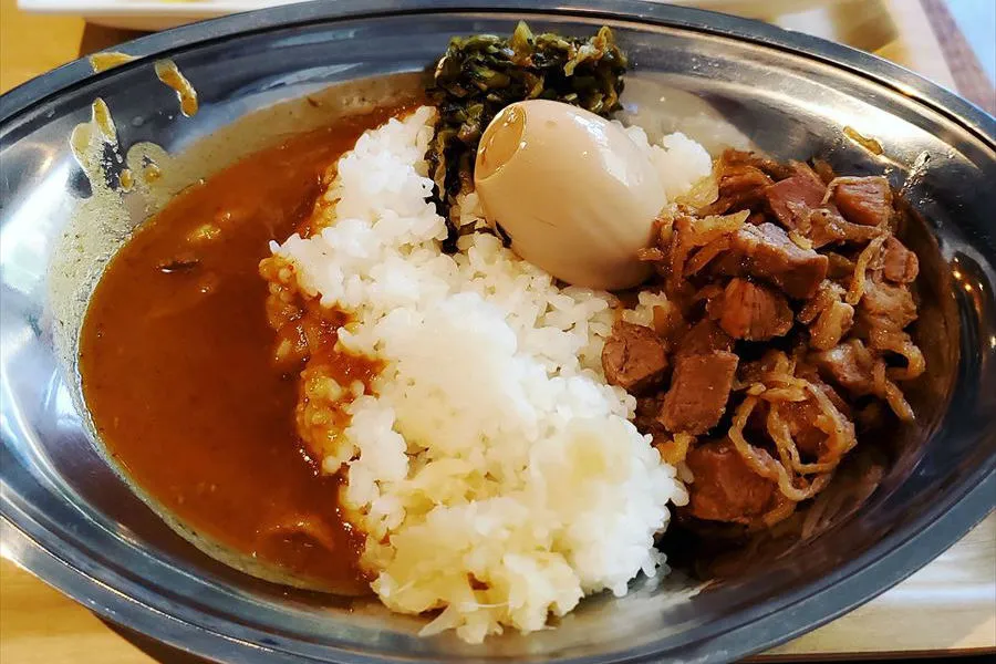 禁断の組み合わせ！カレー＆魯肉飯が激ウマなカフェは、固めプリンも最高だった