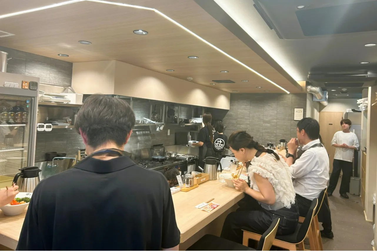 ▲麺屋いしヰ 銀座店 店内（撮影：レッツエンジョイ東京編集部）