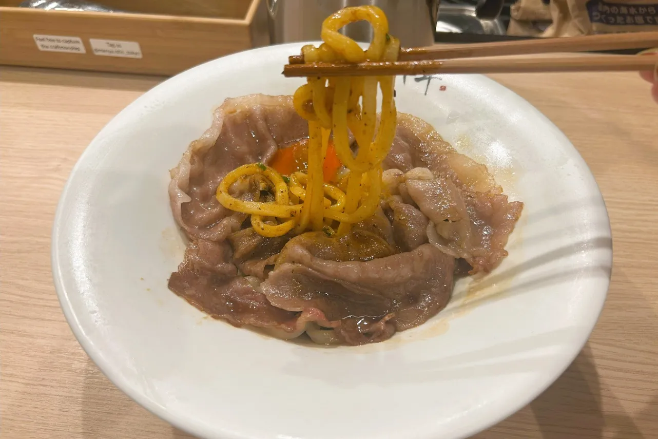 ▲麺屋いしヰ 銀座店「極み トリュフ香る 和牛すき焼き釜玉」(撮影:レッツエンジョイ東京編集部)