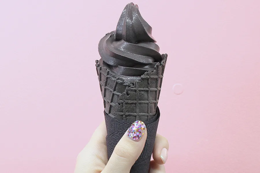 【どんな味？】真っ黒なソフトクリーム「ゴスソフト」が超インスタ映え！話題の原宿ソフトクリーム専門店に潜入