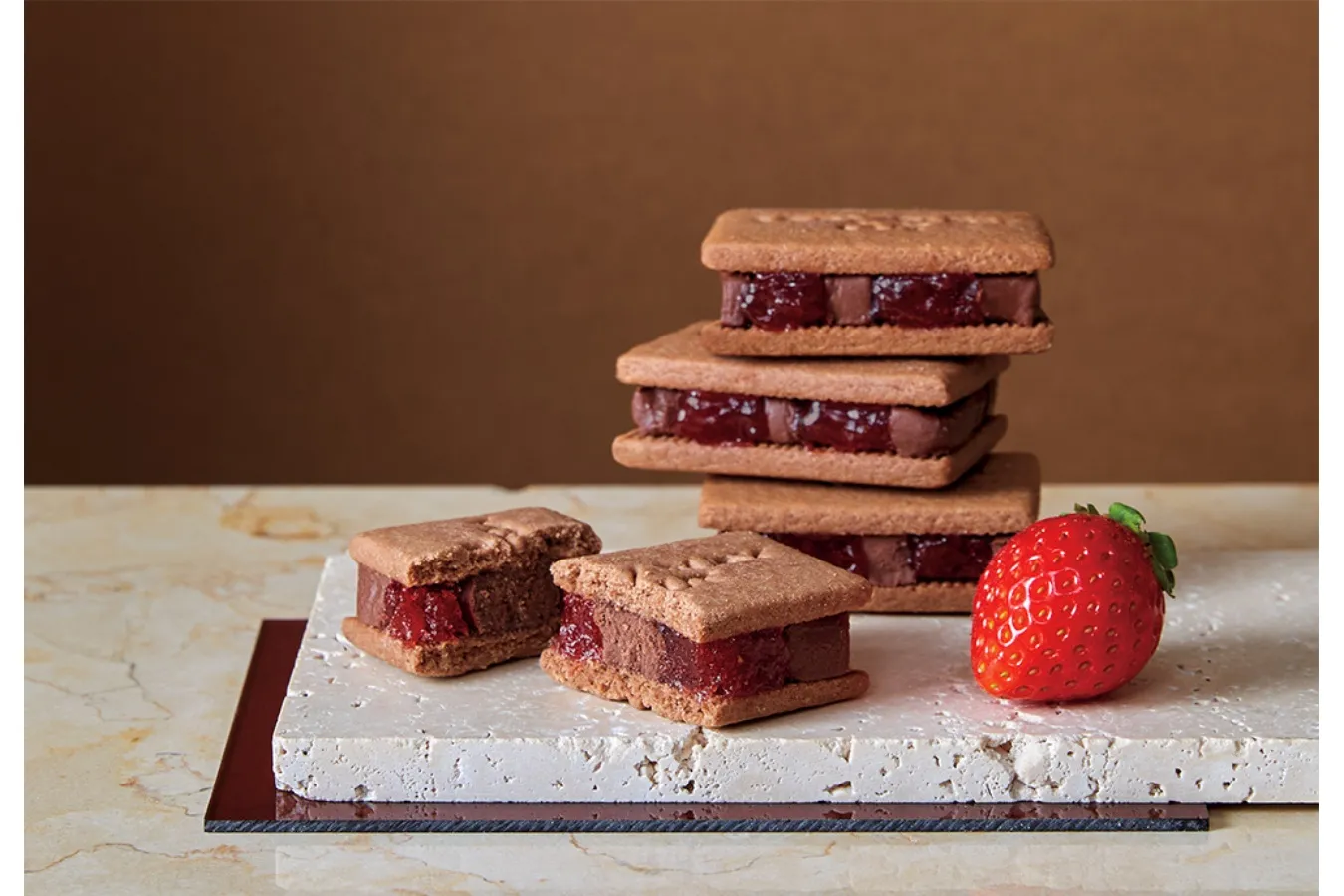 ▲「いちごカカオサンド」