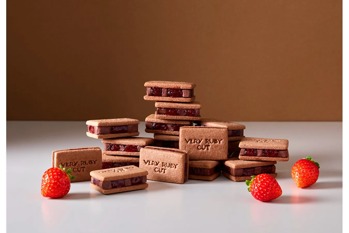 ▲「いちごカカオサンド」