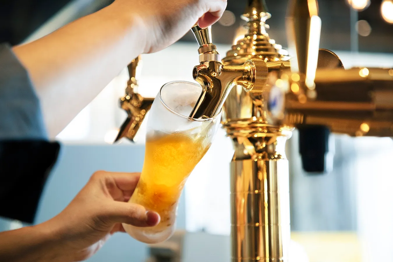 ▲晴れた日にテラス席で飲むビールも格別