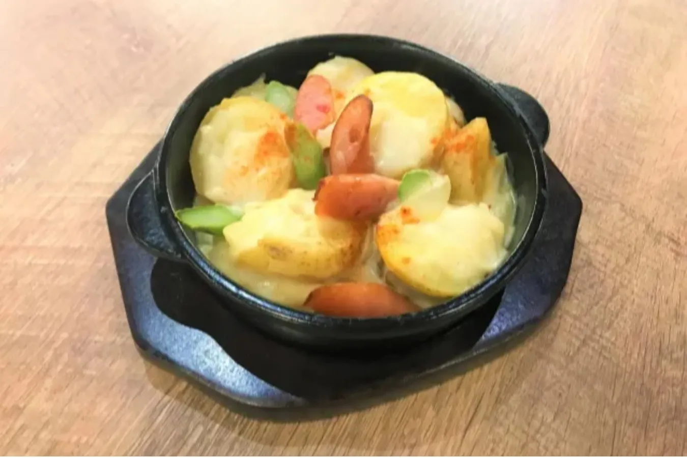 ▲KFCレストランメニュー「ポテトの蒸し焼き」(写真はイメージ)