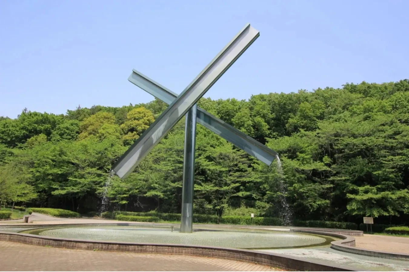 ▲虹と水の広場