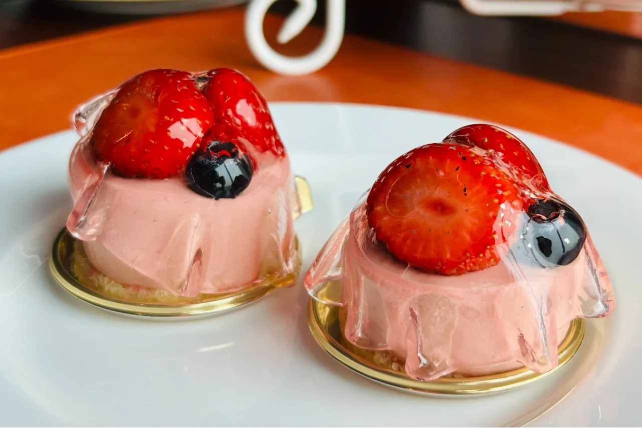▲「桜のジュレと苺のムース」