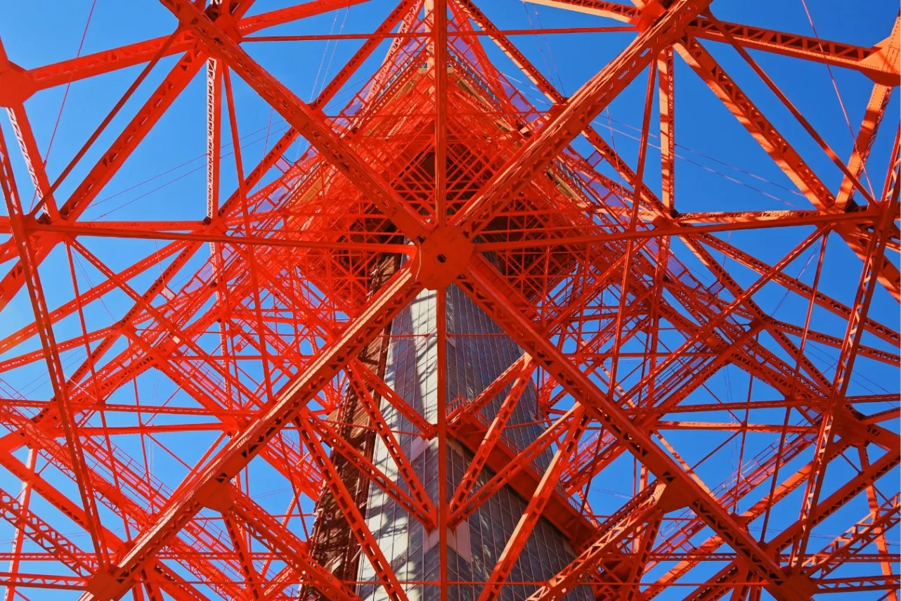 ▲屋上から見上げる東京タワーの姿。美しい・・・。