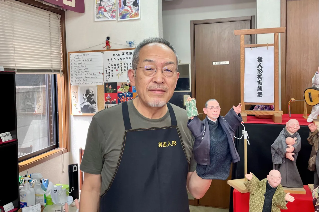 本人そっくり！有名人やリアルな高齢者がいっぱいの谷中「指人形笑吉」_466936