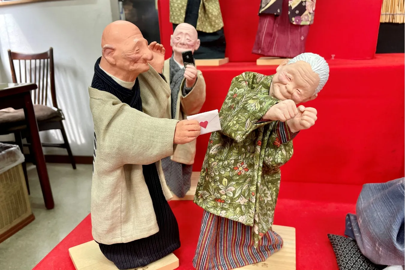 本人そっくり！有名人やリアルな高齢者がいっぱいの谷中「指人形笑吉」_466937