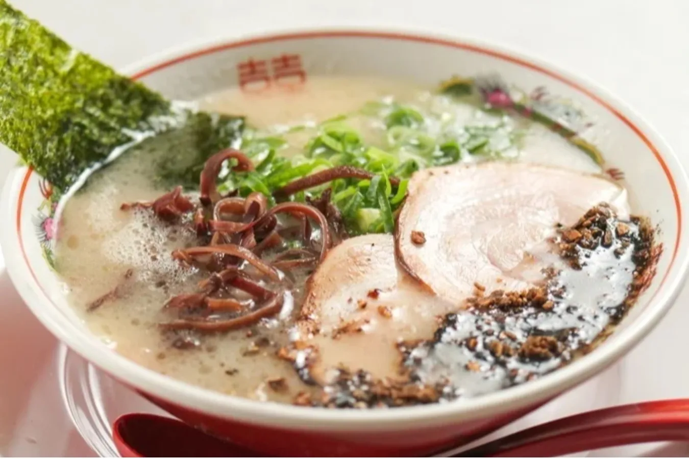 ▲「豚骨玉名ラーメン」(950円)