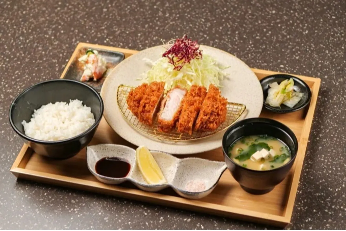 ▲「ロースかつ定食」(1,400円)