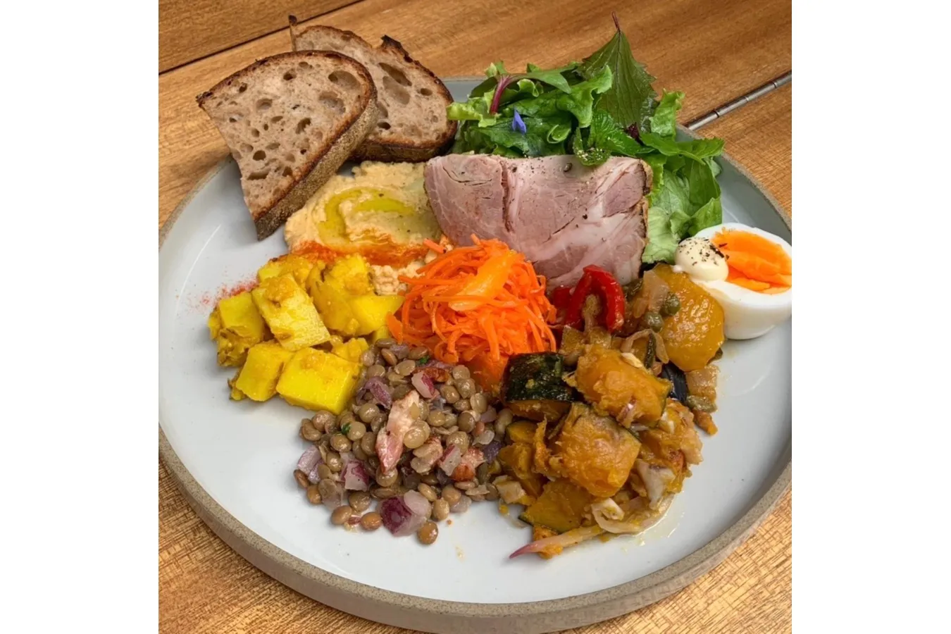 ▲「季節のデリプレート」（1,300円）