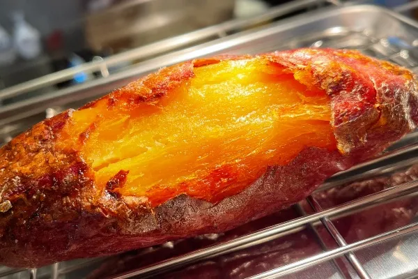 蜜たっぷり！の焼き芋カフェ「ヤバイ焼き芋屋さん」浅草にオープン