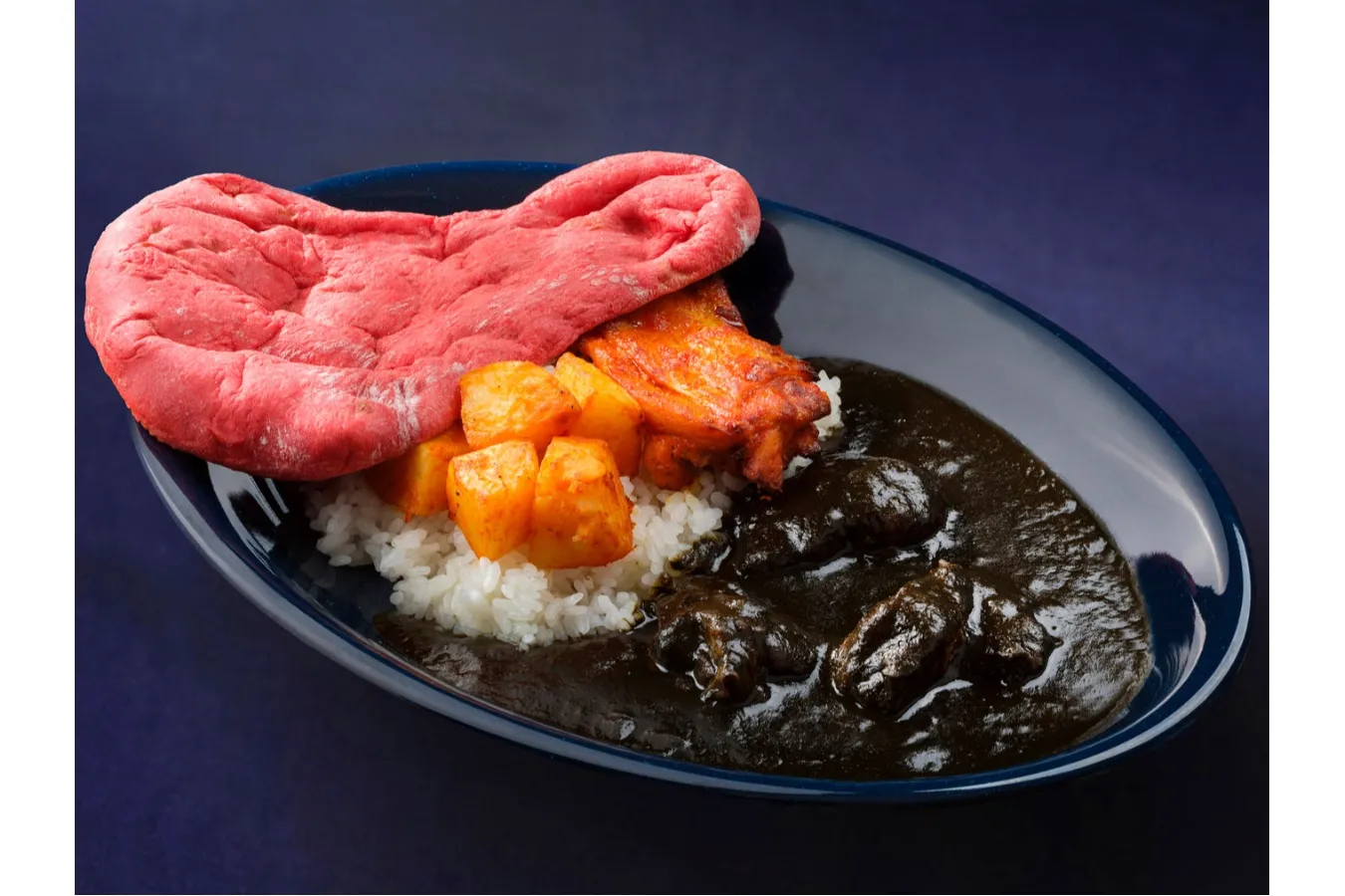 ▲「スペシャルビーフカリータンドーリチキン添え（辛口）」（1,580円）（C）Disney