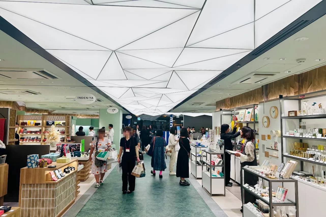 ▲「グランスタ東京 地下 丸の内改札内エリア」（撮影：レッツエンジョイ東京編集部）