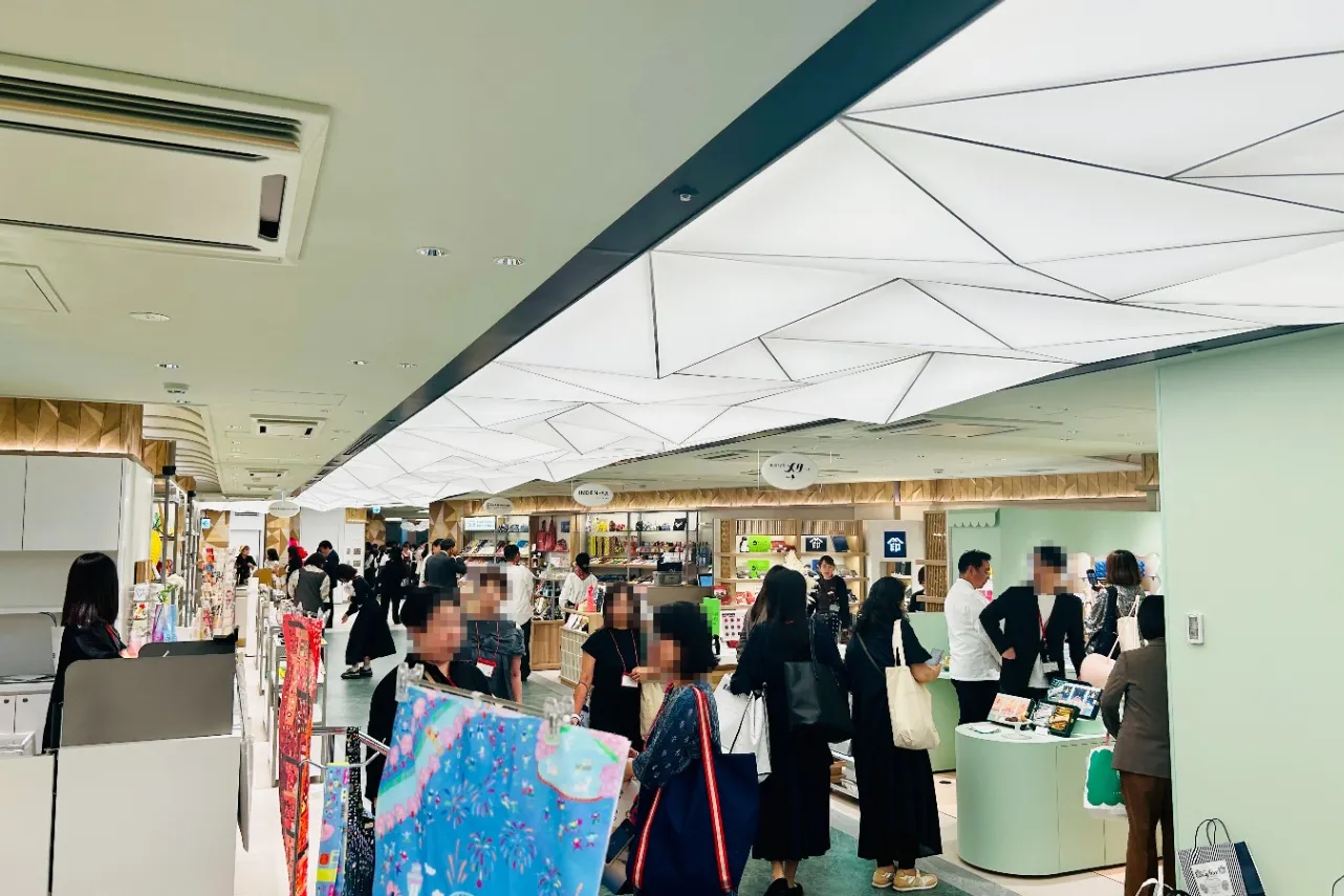 ▲「グランスタ東京 地下 丸の内改札内エリア」（撮影：レッツエンジョイ東京編集部）