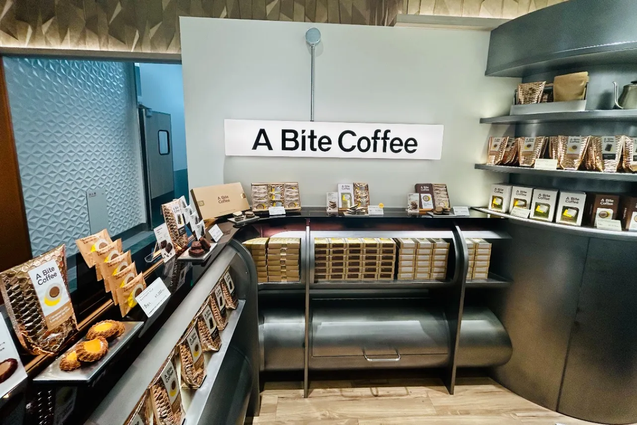 ▲「A Bite Coffee」外観（撮影：レッツエンジョイ東京編集部）